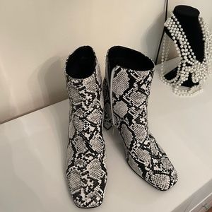 Snakeskin Booties Steve Madden Size 8 Worn Once!